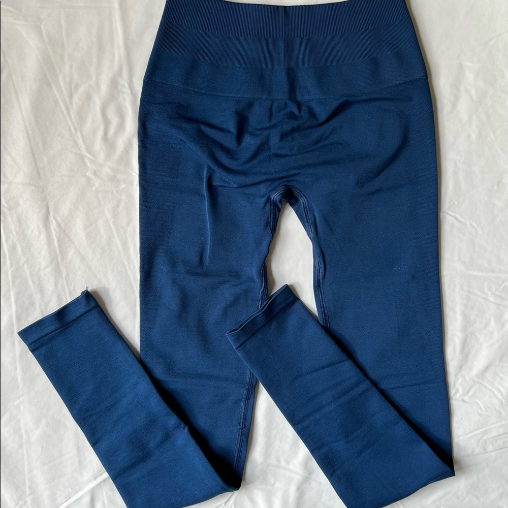 Alphalete Women's Seamless Scrunch Legging Amplify Legging ‘Victory Blue’ (XS)